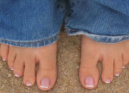 เท้าเป็นเชื้อรา เกิดจากอะไร สาเหตุ อาการและวิธีรักษาที่ต้องรู้
